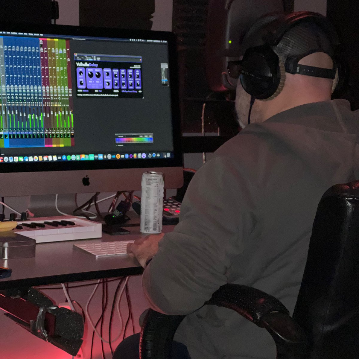 ItsAnotherHeist's tweet photo. Big B Laying the foundation for our next big track! We got some amazing music coming into the new year! Stay tune 🤩 https://t.co/vFcR70gxwK