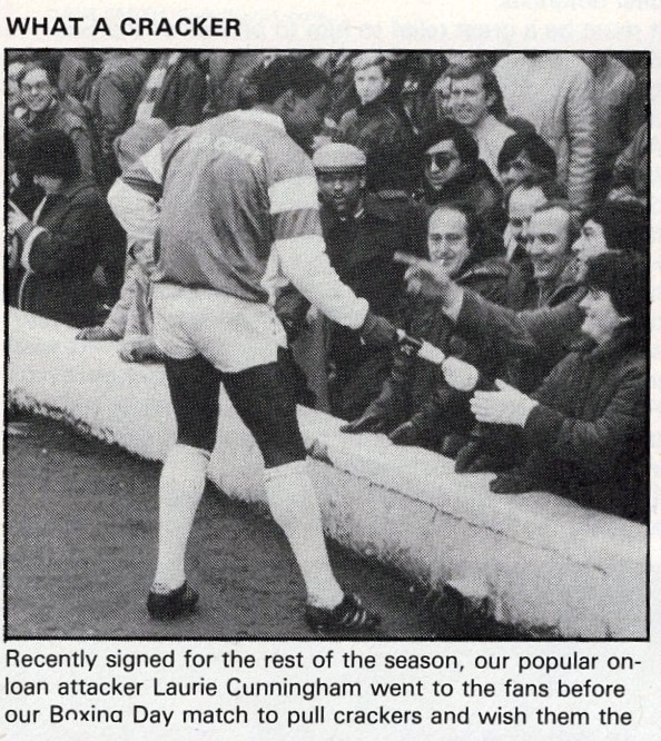 LCFCprogs's tweet image. #LCFCAdvent 🦊 Day 12
#LaurieCunningham pulling a cracker with a supporter in the Main Stand Enclosure...
#LCFC