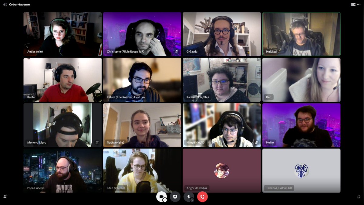 C'est le grand final de la <a href="/cyber_conv/">CyberConv</a>  3, avec tout le staff !!! #cyberconv