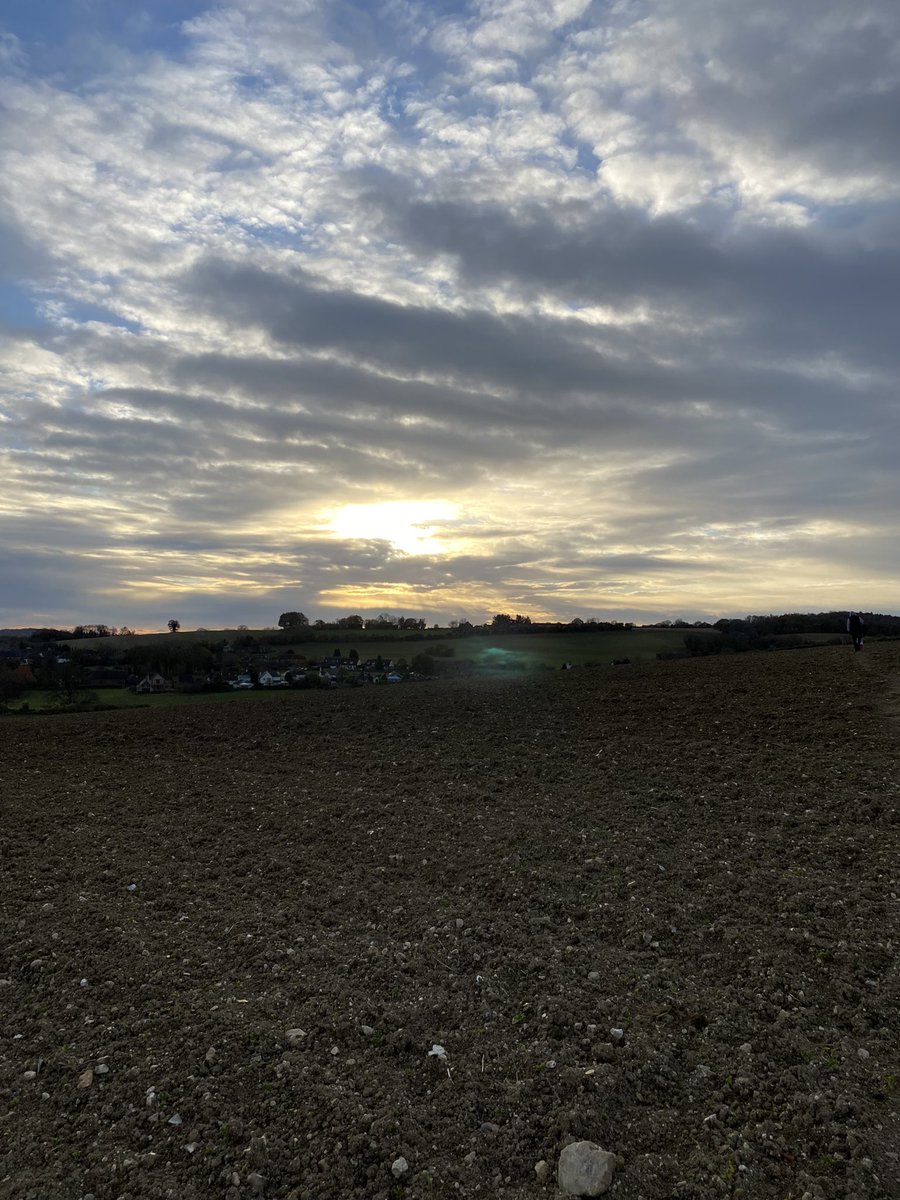 PhipsyJJ's tweet photo. Blustery walk. Beautiful as always. https://t.co/JbKZwM8dIz