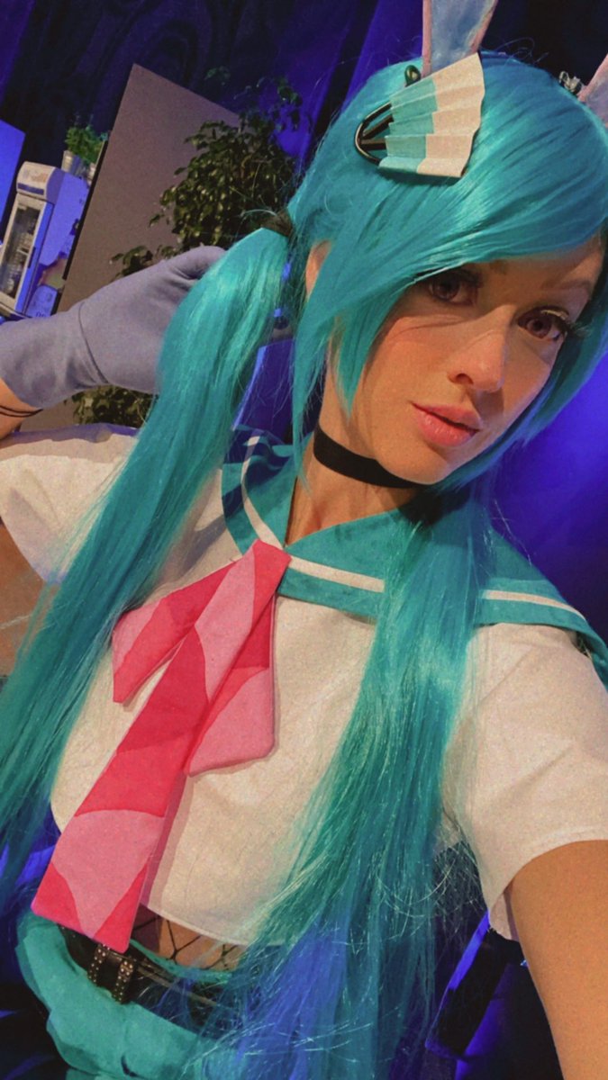 ohayooo~
Danke für die schönen Tage auf der <a href="/mag_erfurt/">🌸MAG Erfurt🌸</a> 💙 das ist mein "Megan" Cosplay, das ich am Wochenende gebastelt habe. Nicht ganz fertig (zeitlich schwierig auf einer Messe :D) aber es hat sehr viel Spaß gemacht! #TeamBlau wuhuu