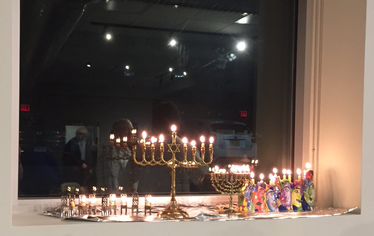 NishmatShoom's tweet photo. Wishing everyone in our community a Happy Chanukah! Here's a throwback pic from one of our previous Chanukah gatherings. https://t.co/NicZVJOdhs