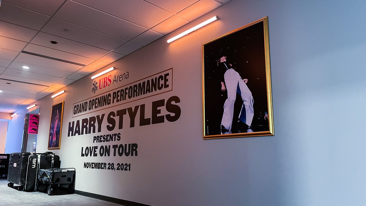 UBSArena's tweet image. Welcome to the final show. 🍾 @Harry_Styles  ❤️ Love On Tour