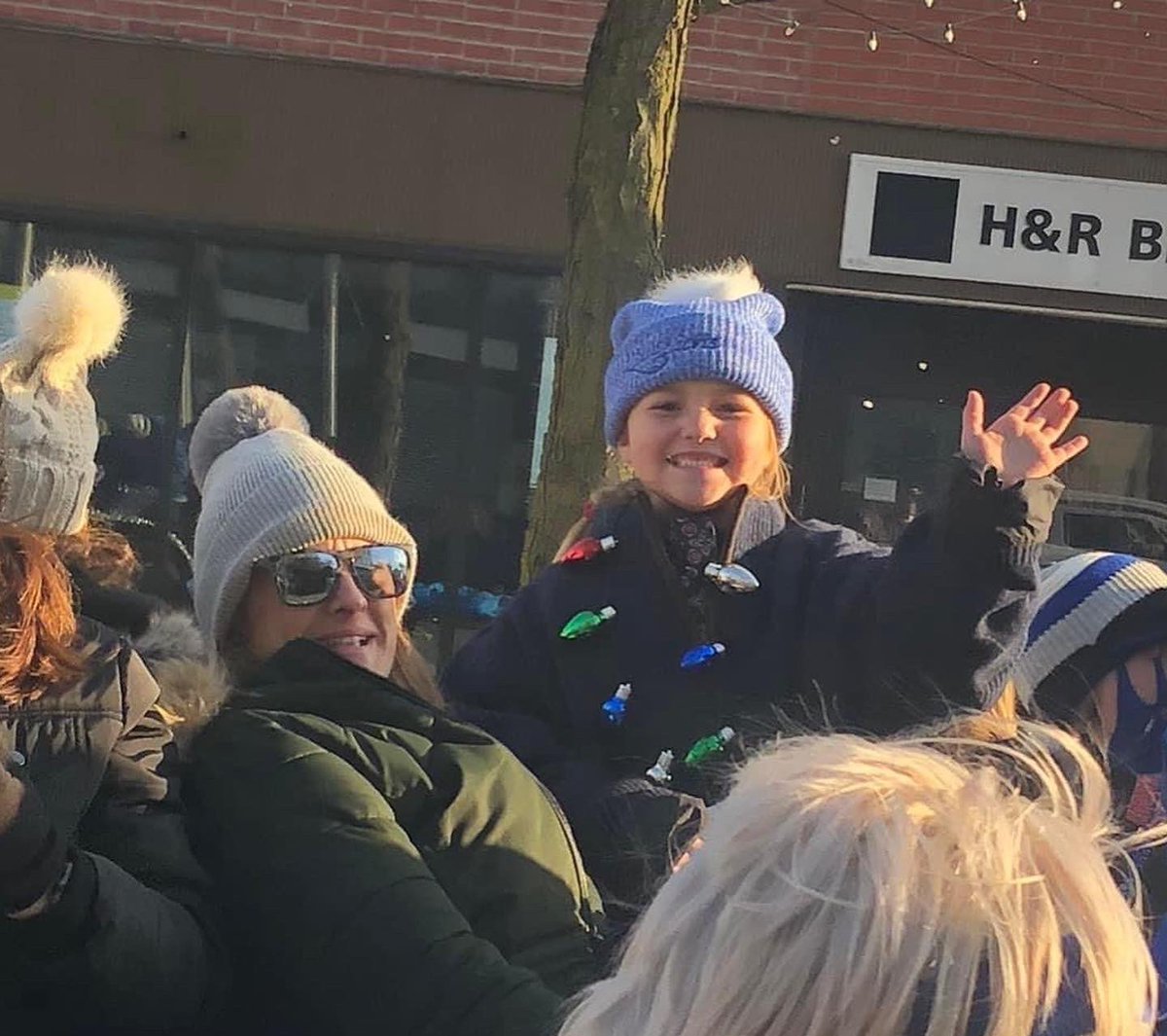 MrzAndersonWCH's tweet image. These smiles sure warmed my heart on this blustery, cold, day in Fayette County💙🦁 
#OthersFirst