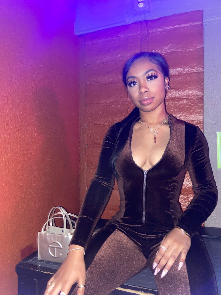 Kaynecolee's tweet photo. Baby girl so pretty she the baddest in the city https://t.co/a7PBtYgrT0