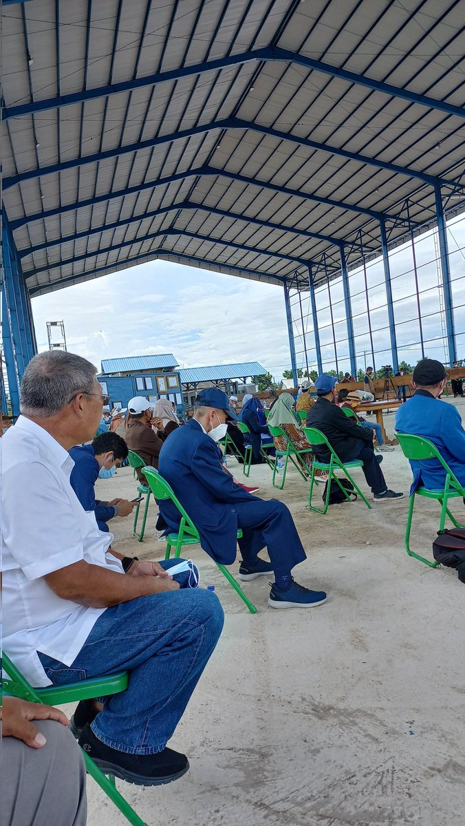 SidayuDatuk's tweet photo. The Grand Chancellor of Alzaytun is delighted to welcoming the teachers at the launch of the construction of the first fishing boat at the LKM shipyard.the ship is built in collaboration with local shipbuilders
@syaykhalzaytun 
@kkpgoid 
@BPSDMP151
@YaqutCQoumas 
@Somaalilanders https://t.co/gj5FvHoFS4