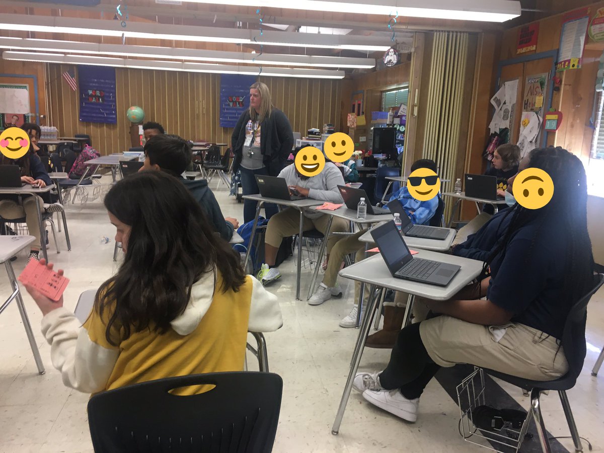 HebertSunshine's tweet photo. Socratic Seminars are fun and engaging for the students. #CMSrocks #TPSDpride https://t.co/Gu1vflyrtY