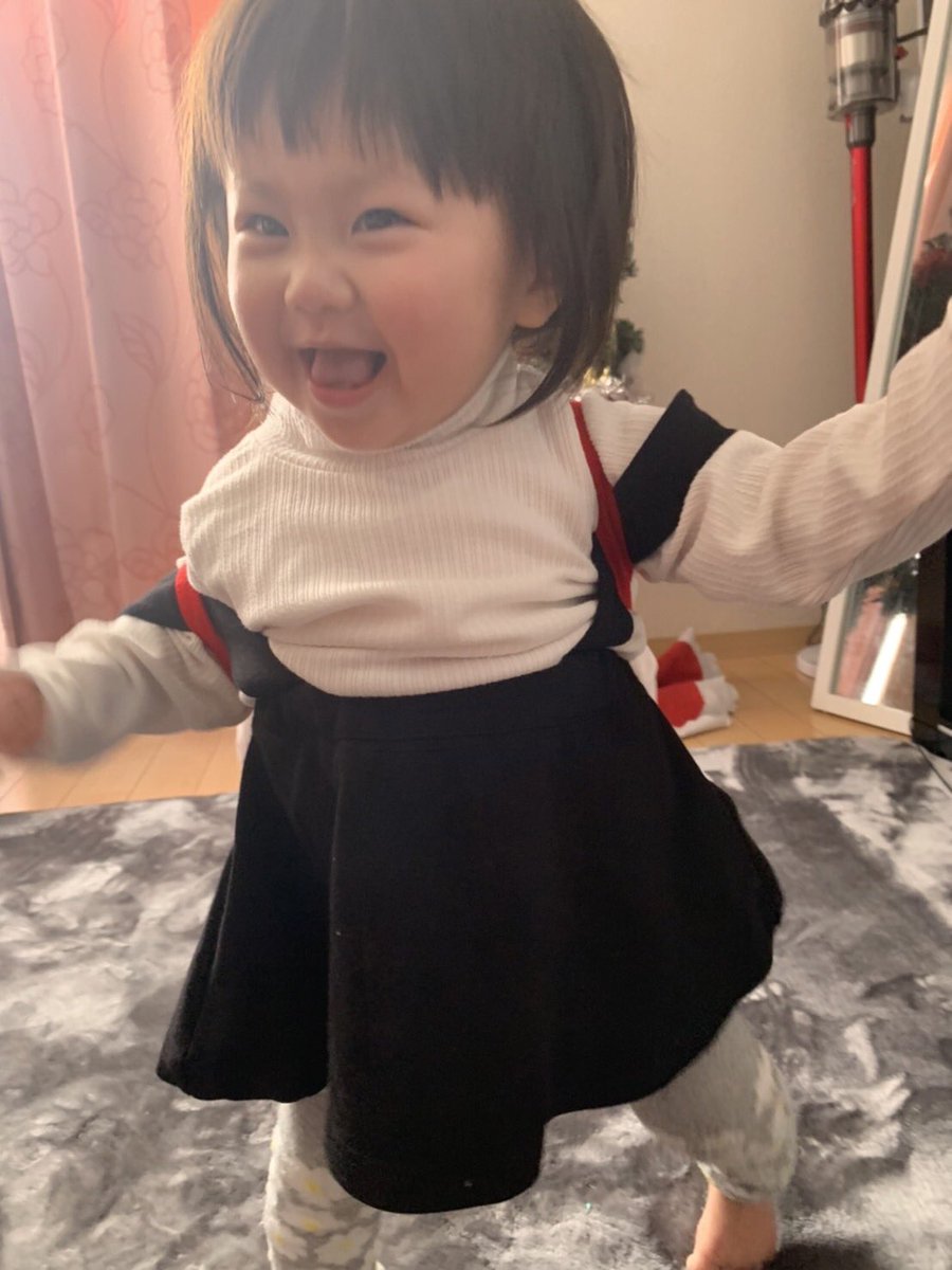 ran_reipapa's tweet photo. チビちゃん1歳なったよー
初めてのケーキと靴🥰
一升餅もかるって可愛いかったー😍 https://t.co/8QXASjd2PX