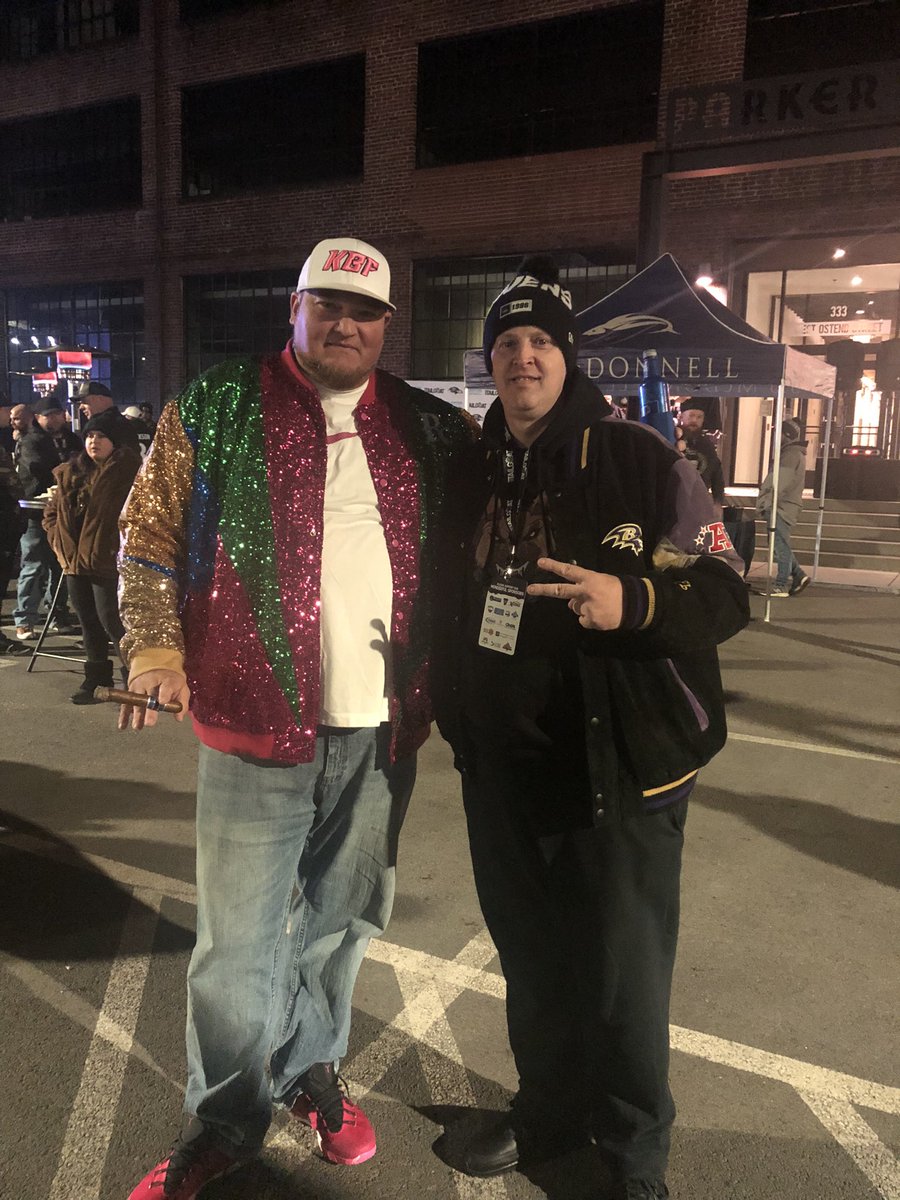 RavensHypeMan's tweet photo. Hang’in wit The Coolest Mofo’er in all the Land at @TheTailGOAT,This Guy has a Freakin burger named after him at @JimmysSeafood 😂😂😂
@bmorejoe69 aka #DundalkJoe aka Macho Man-OOOhhhh Yeahhhhhh 😂😂 #DontCheatYoSelfTreatYoSELF
#HouseFamous
#TheTailGoat
#Ravens
#RavensFlock https://t.co/nLaItOok0S