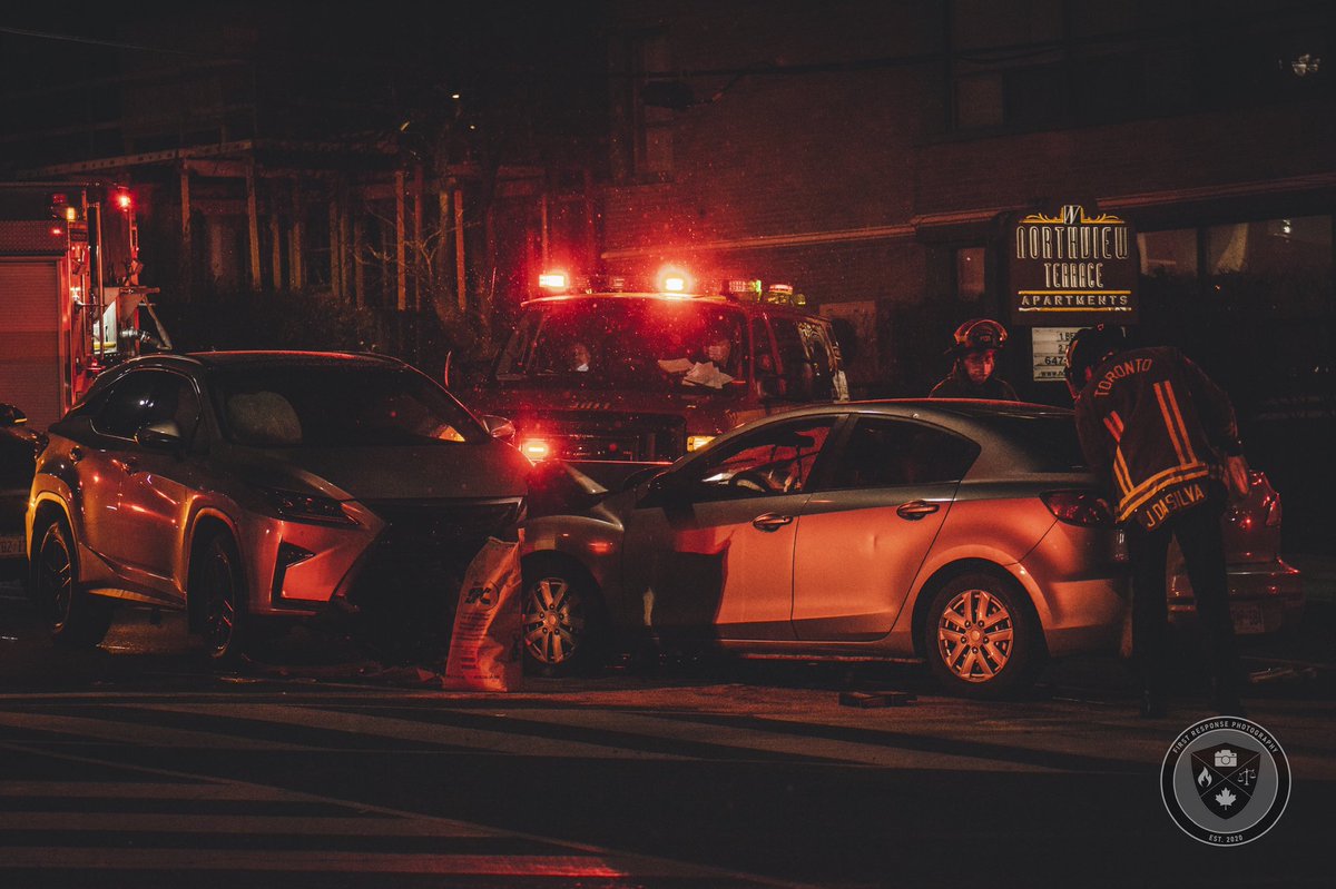 FirstResponseP1's tweet photo. Emergency crews working an MVC, yesterday π¨π¦πππ
β’
β’
#torontofireservices #tfs #firedepartment #fd #firefighters #firetrucks #smealfireapparatus #spartanfireapparatus #mvc #motorvehiclecollision #collision #emergencyservices #toronto #ontario #canada https://t.co/csUfPNqSCc