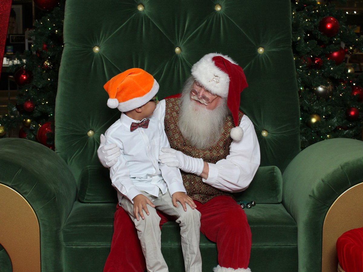 Megan_Watson55's tweet image. Quick visit with Santa today rocking his #HomeDepot Santa hat while wearing his “scientist” shirt. Sweet boy with a toothless grin. #santa #twofrontteeth @HamiltonPlaceTN