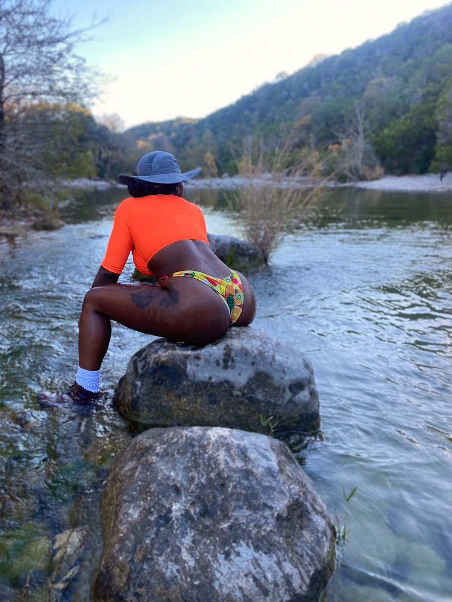 KesTheKitty's tweet photo. Went on my first hike today and these views were too good to pass up 😍 https://t.co/5qj3o3BUKQ