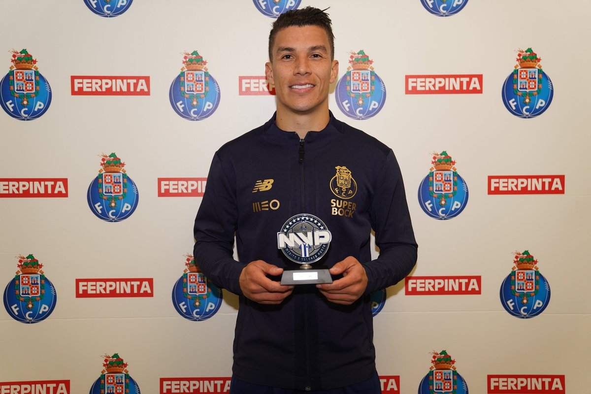 Matheus Uribe⭐ Prémio Mérito e Valores Porto
Luis Díaz ⭐ MVP Liga Portugal

#FCPorto #FCPVSC