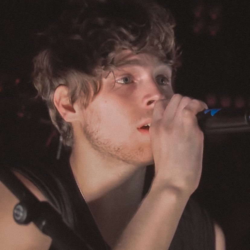 babybluedanella's tweet image. #10YearsOf5SOS #5SOSDay6
luke hemmings
2016                                 2021