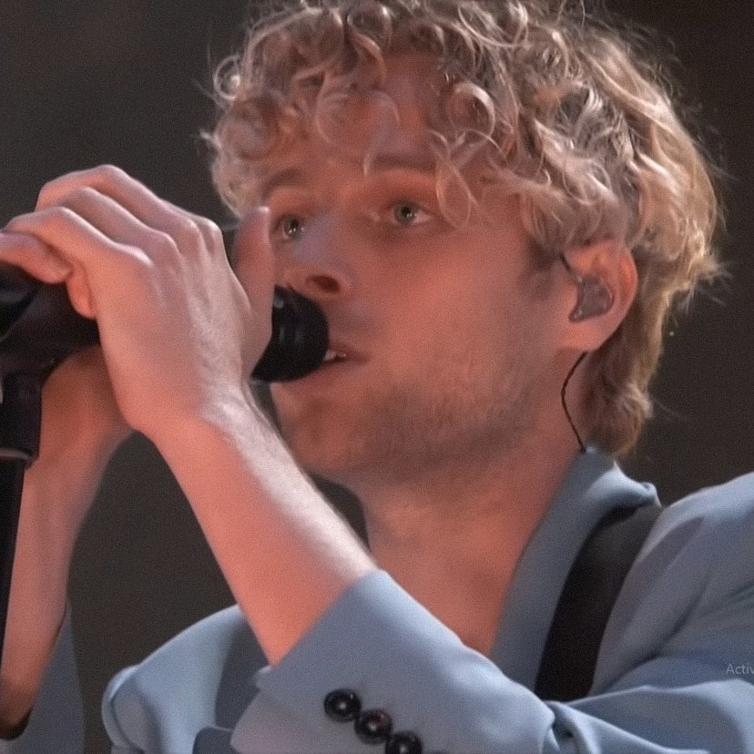 babybluedanella's tweet image. #10YearsOf5SOS #5SOSDay6
luke hemmings
2016                                 2021