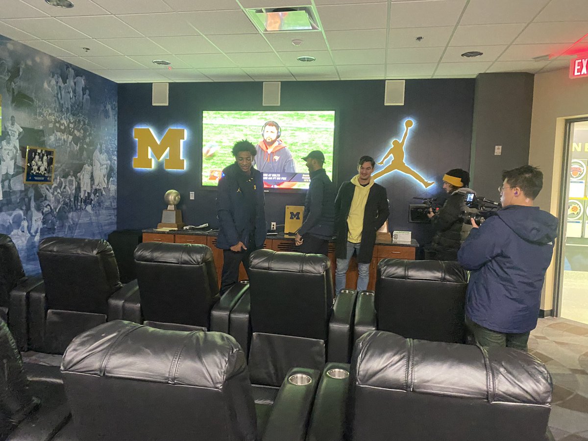 JCASports's tweet photo. @JaceHoward_ showed the OT squad around the Crisler Center today. @umichbball has it goooooood https://t.co/fOI75ejidH