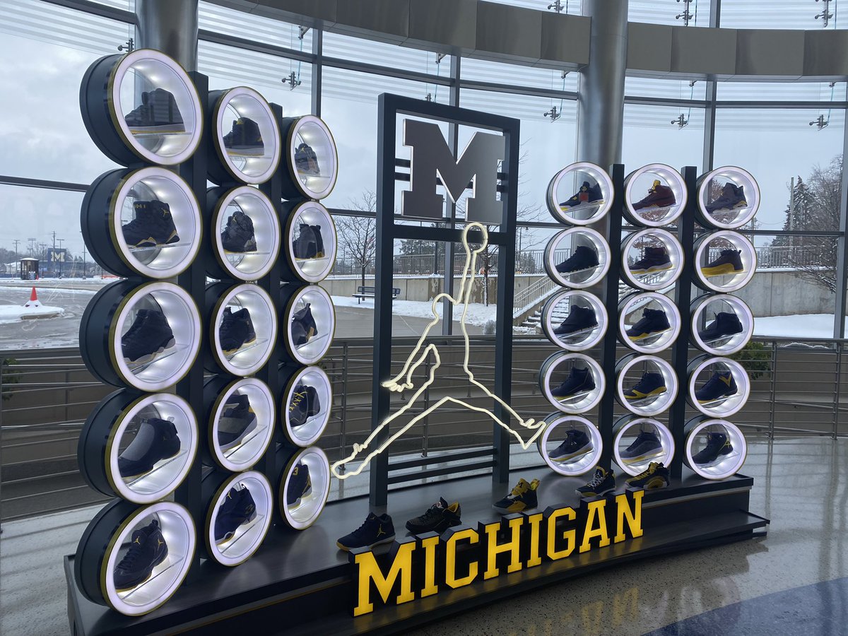JCASports's tweet photo. @JaceHoward_ showed the OT squad around the Crisler Center today. @umichbball has it goooooood https://t.co/fOI75ejidH