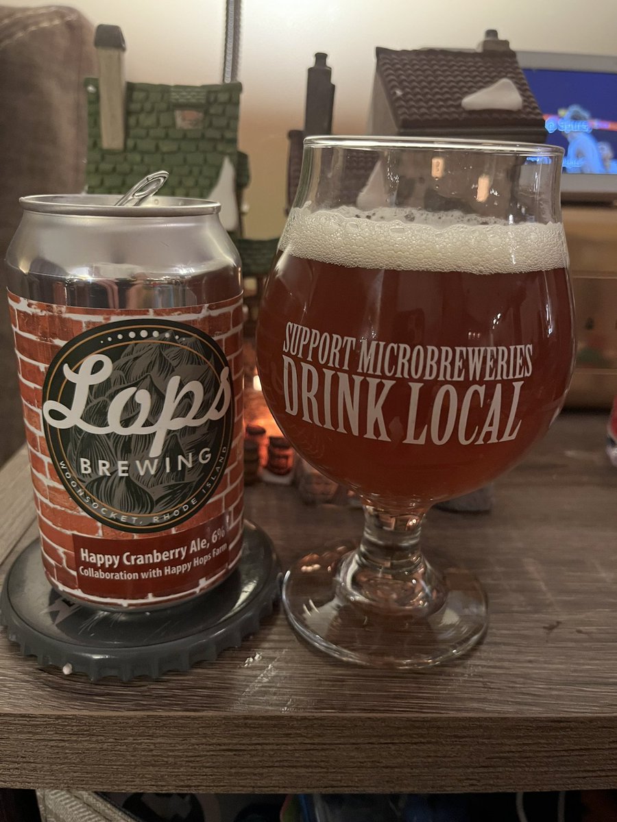 This hopped cranberry ale from @LopsBrewing is the perfect accompaniment to my #Thanksgiving2021 leftovers! #cheers 🍻