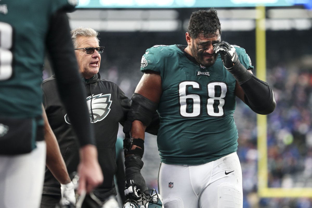 JCTSports's tweet photo. #Eagles LT Jordan Mailata was in tears as he exited MetLife Stadium. 

Mailata spent several moments alongside Jalen Hurts on the field following the final incompletion to Jalen Reagor/turnover on downs. 

📸: @monica_herndon https://t.co/SMQ94FyUCK