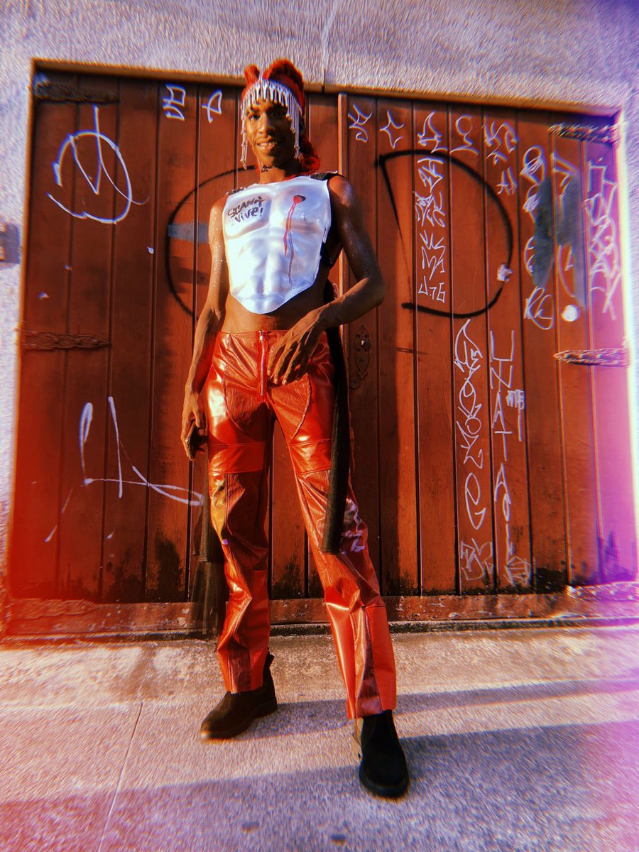 VirusCarinhoso's tweet photo. Stylit: @silass__
Vestindo: @vivao
Make: @Jesiêke
Hair: @berlotranças
#scankvive #afropunkbahia
#Afropunk #stylit https://t.co/OnExBb6kYp