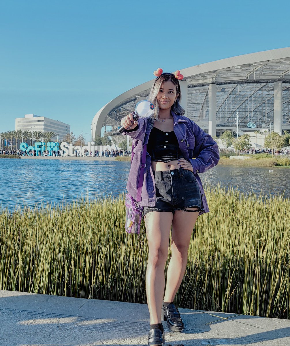 xCeleste___'s tweet image. I didn't get to take a picture on Day 1 so here's Day 2! It's such a beautiful day today! Have fun ARMY! 💜

#PTD_ON_STAGE_LA