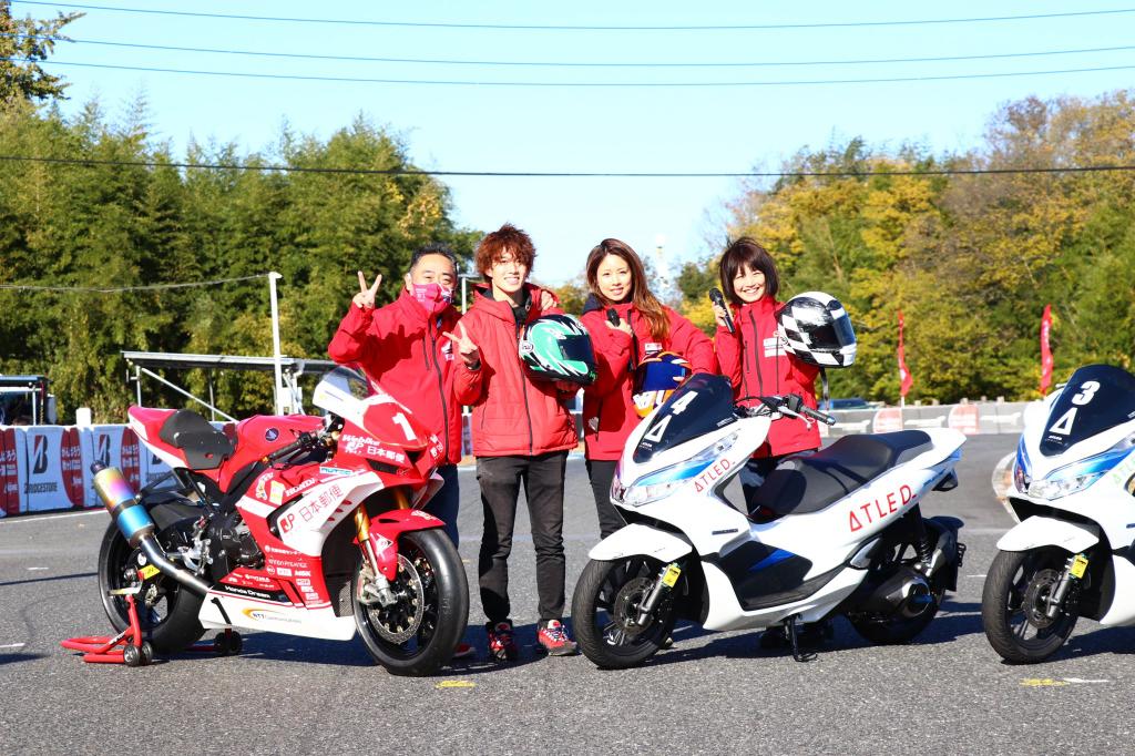 TOKIO_SHIBUTA's tweet photo. #ティープロ主催 の #ATLEDcup♪
女子高生の1つの提案で動き出しました♪
サーキットにもバイクにもレースにも出たこと無い方も参加出来るレース!
沢山の方の笑顔が見れたことが何より良かったです!
そして佐藤局長、マヤさん、難波さんの3人のお陰で総合優勝も出来ました♪ https://t.co/Hreuglxc3Y