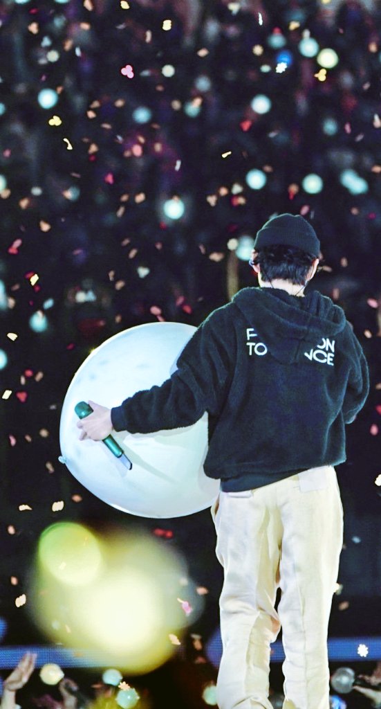 Truth121110's tweet photo. Wallpaper✨

모두들기다리고있다

  #V   #BTS  #Army  #BTSSoFiStadium  #TAEHYUNG  #방탄소년단 #태태  #뷔  #김태현  #Wallpaper #벽지 https://t.co/W46rHLoKfh
