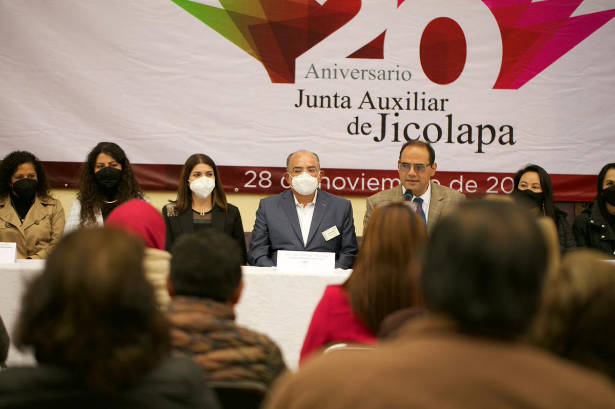 Gob_Zacatlan's tweet photo. El Presidente Municipal, @pepemarquezm, encabezó las sesiones de Cabildo para conmemorar el 20 aniversario de #Atzingo y #Jicolapa como juntas auxiliares de #Zacatlán🍎. https://t.co/lF9XjWmEOR
