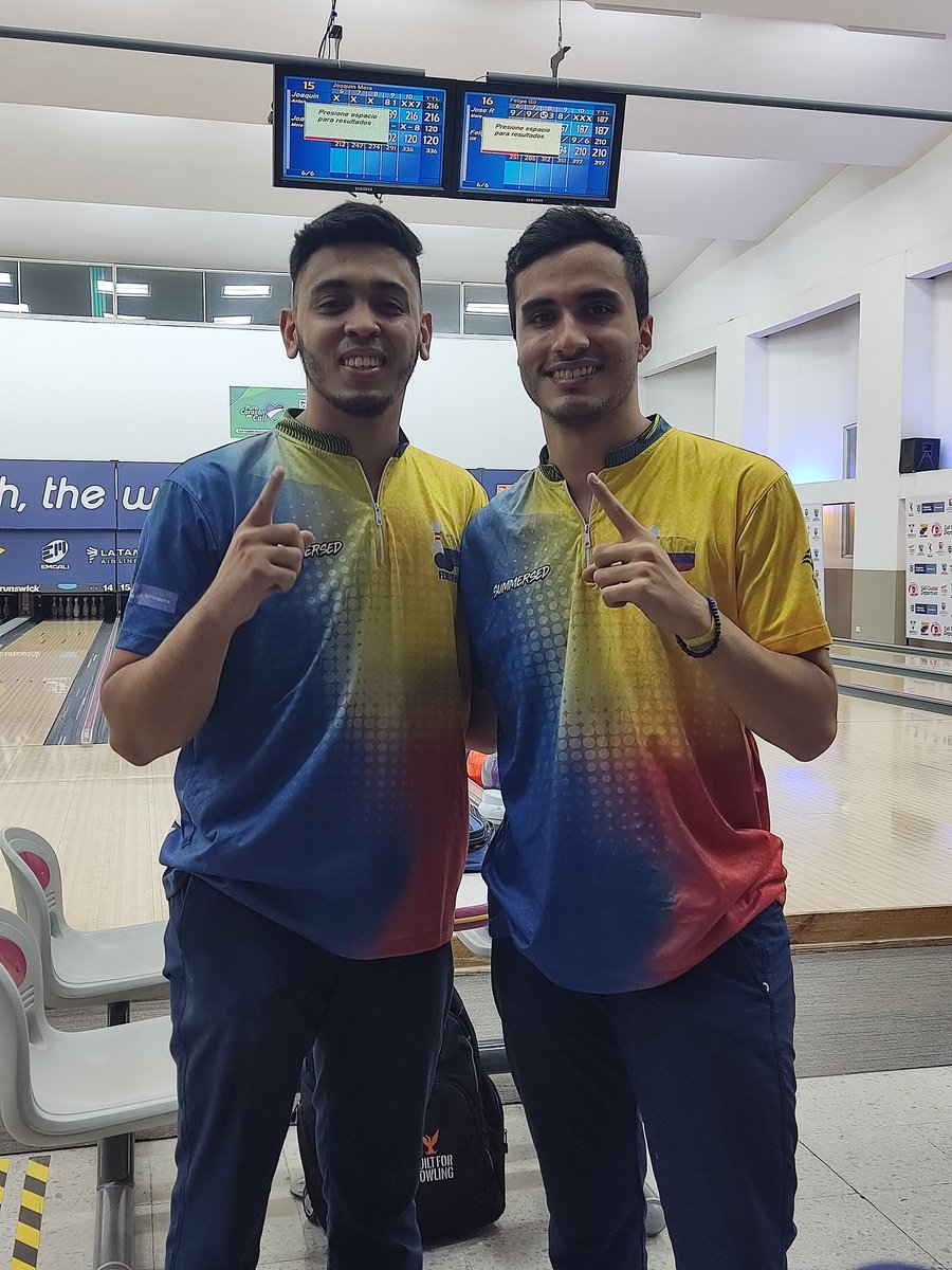 PauFresneda's tweet photo. ¡ORO, ORO, ORO PARA COLOMBIA EN EL BOWLING! 

Nuestro dueto conformado por José Mora y Felipe Gil lograron la presea dorada en la modalidad dobles masculino venciendo a Puerto Rico y Guatemala.

¡MUY TESOS ESTOS ANTIOQUEÑOS! ❤️ Nos vemos a las 07:00 pm en @RTVCnoticias. https://t.co/V7xtH3rTcg