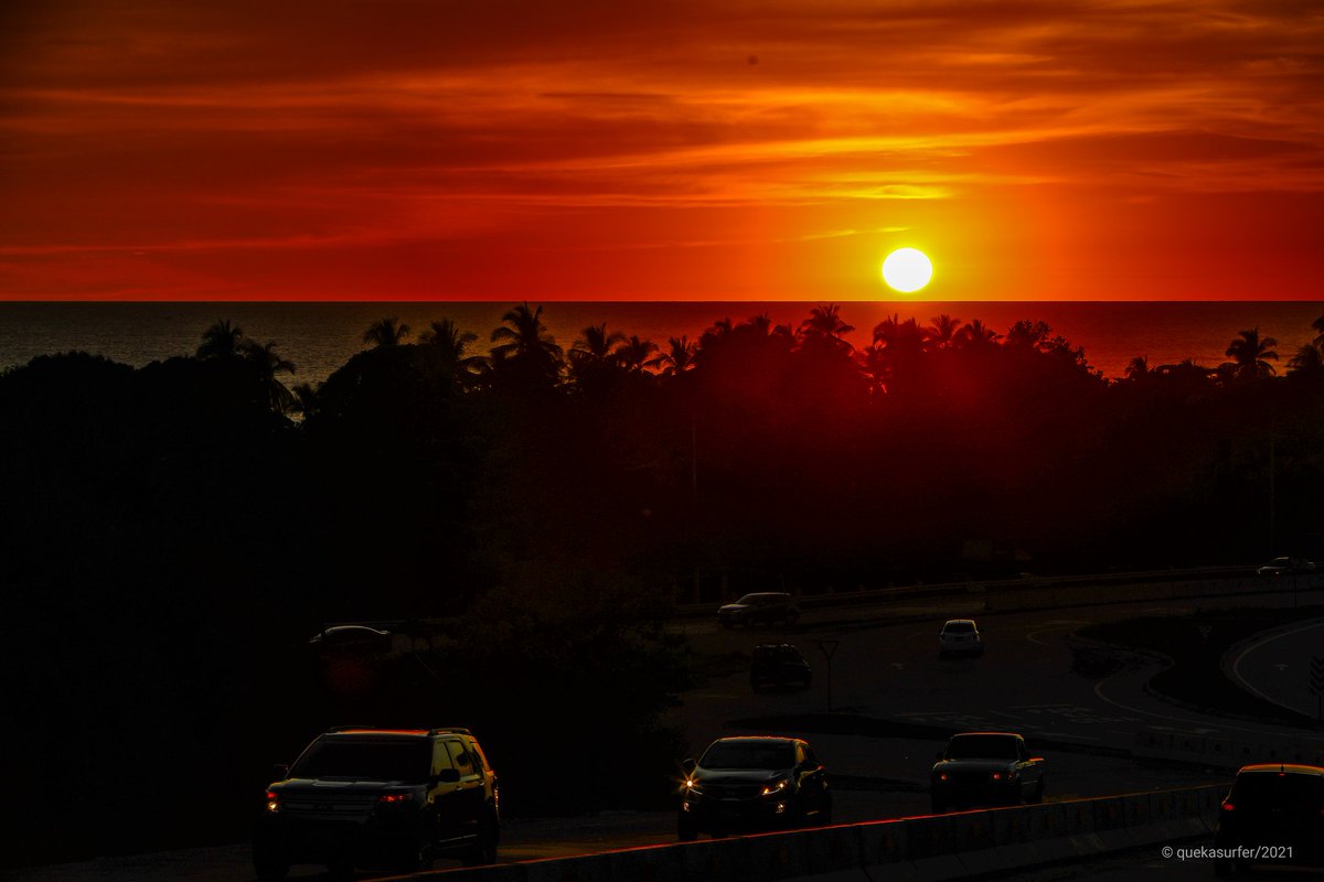 quekasurfer's tweet photo. Así se despidió el día. Con este maravilloso espectáculo
#1Dios
#sunsetphotography
#caminoasurfcity
#climasv https://t.co/aMiVEfLs9g