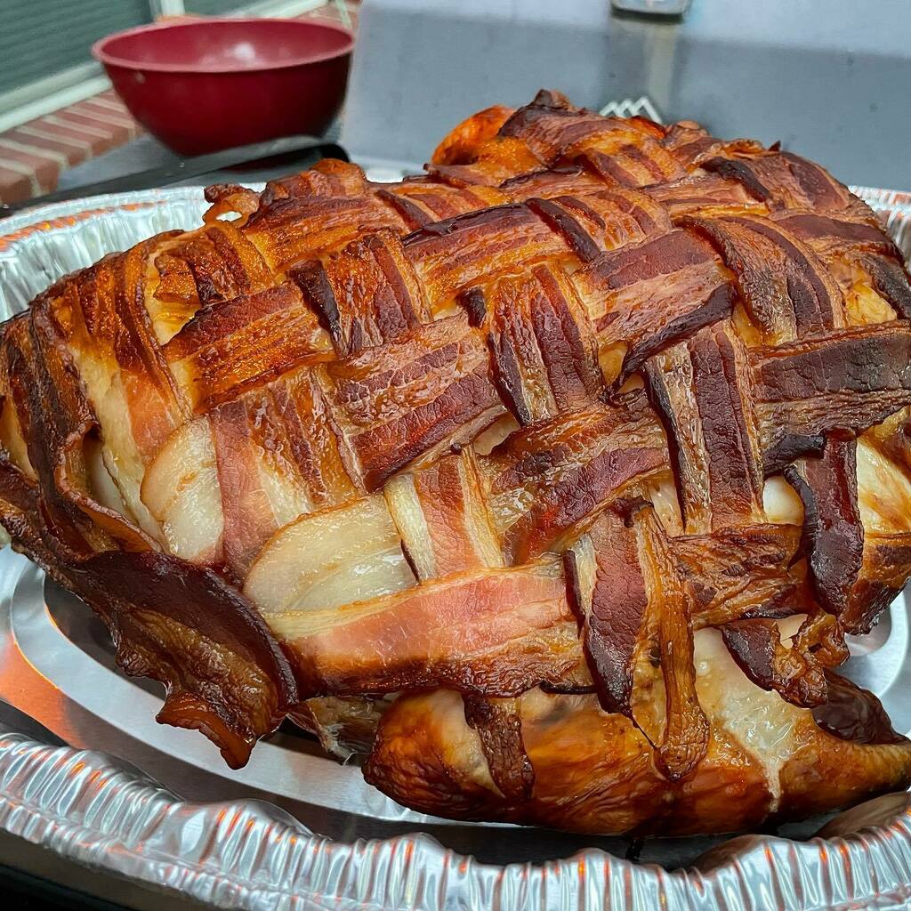 profbrantley's tweet photo. UPDATE: BIRD IS DONE #SecondThanksgiving https://t.co/A4GUPyVsmt https://t.co/k7bRSwqLLf