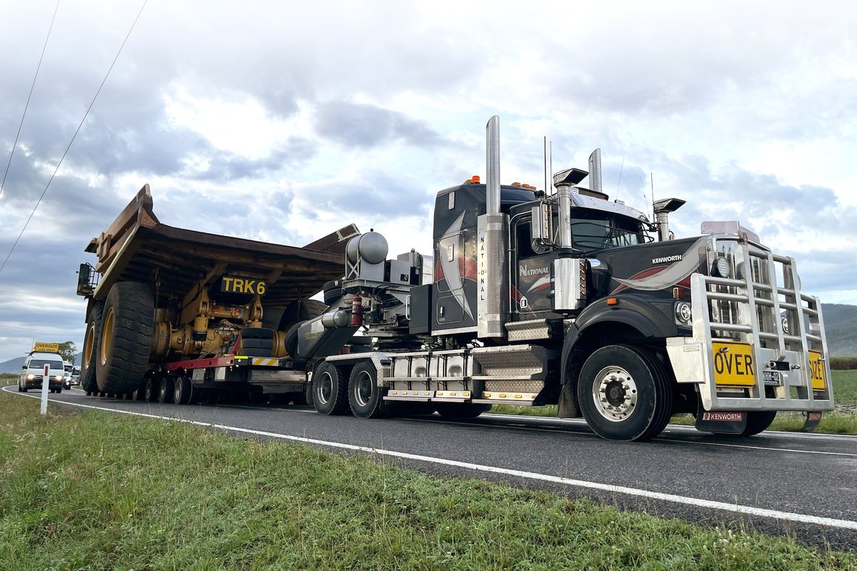 National Heavy Haulage leaving Paget QLD and heading west with a CAT 789 Dump Truck nationalheavyhaulage.com.au <a href="/NationalGroupAU/">National Group</a> #HeavyHaulageAustralia #HeavyHaulageQLD #MiningAustralia #MiningEquipment