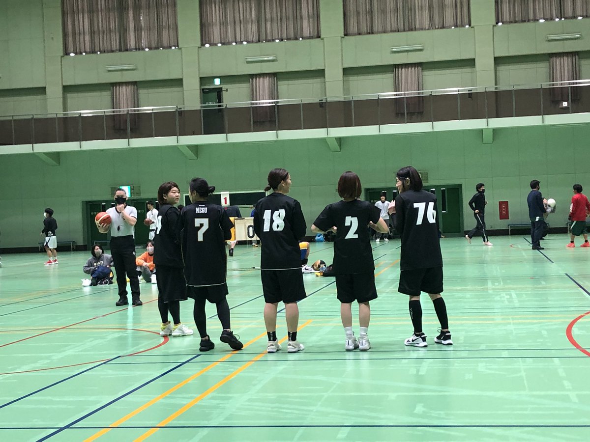 EPOK96001528's tweet photo. 昨日は川西市市民大会の決勝でした！
接戦の末、4点差で負けてしまい準優勝でした〜🥈
惜しくも連覇ならずでしたが、全員出場し楽しく試合できました🏀

コロナにより人数が厳しい現状ですが、多くの方のご協力により大会に参加することができ感謝しかないです🙇‍♂️
#女子バスケ 
#バスケ試合 https://t.co/Yfyo2yjkuK
