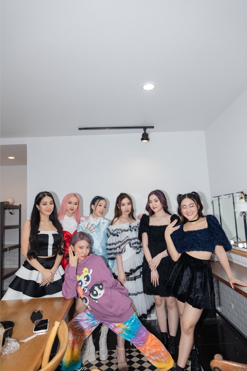 Puimeknw's tweet photo. #PuiClouds
น้องปุยเมฆกับพี่ๆ #4EVE 💖 https://t.co/RoQnyJiwGU