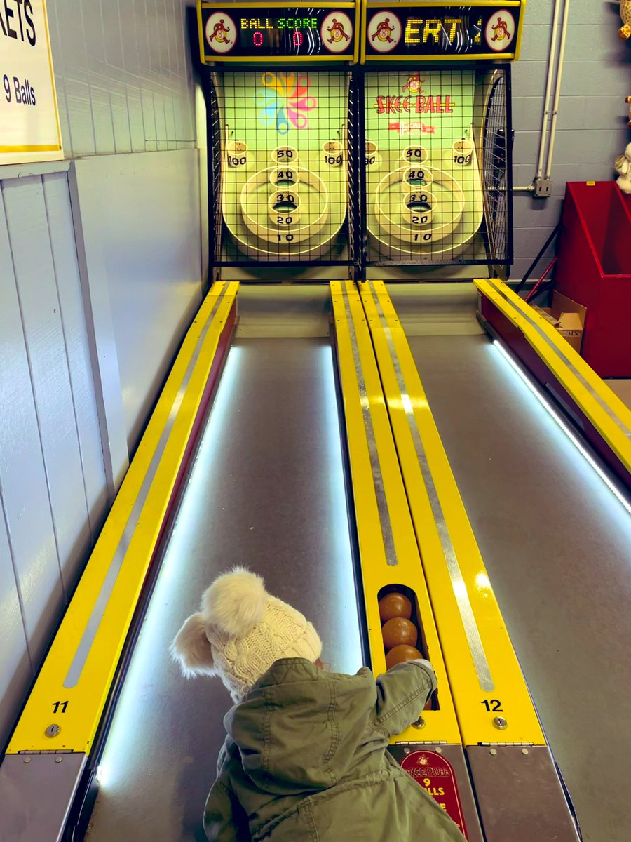 DrJButz's tweet photo. Already has an appreciation for skeeball. #definitelymykid #hersheyparkhappy🍫 https://t.co/CmGB8vyjVZ