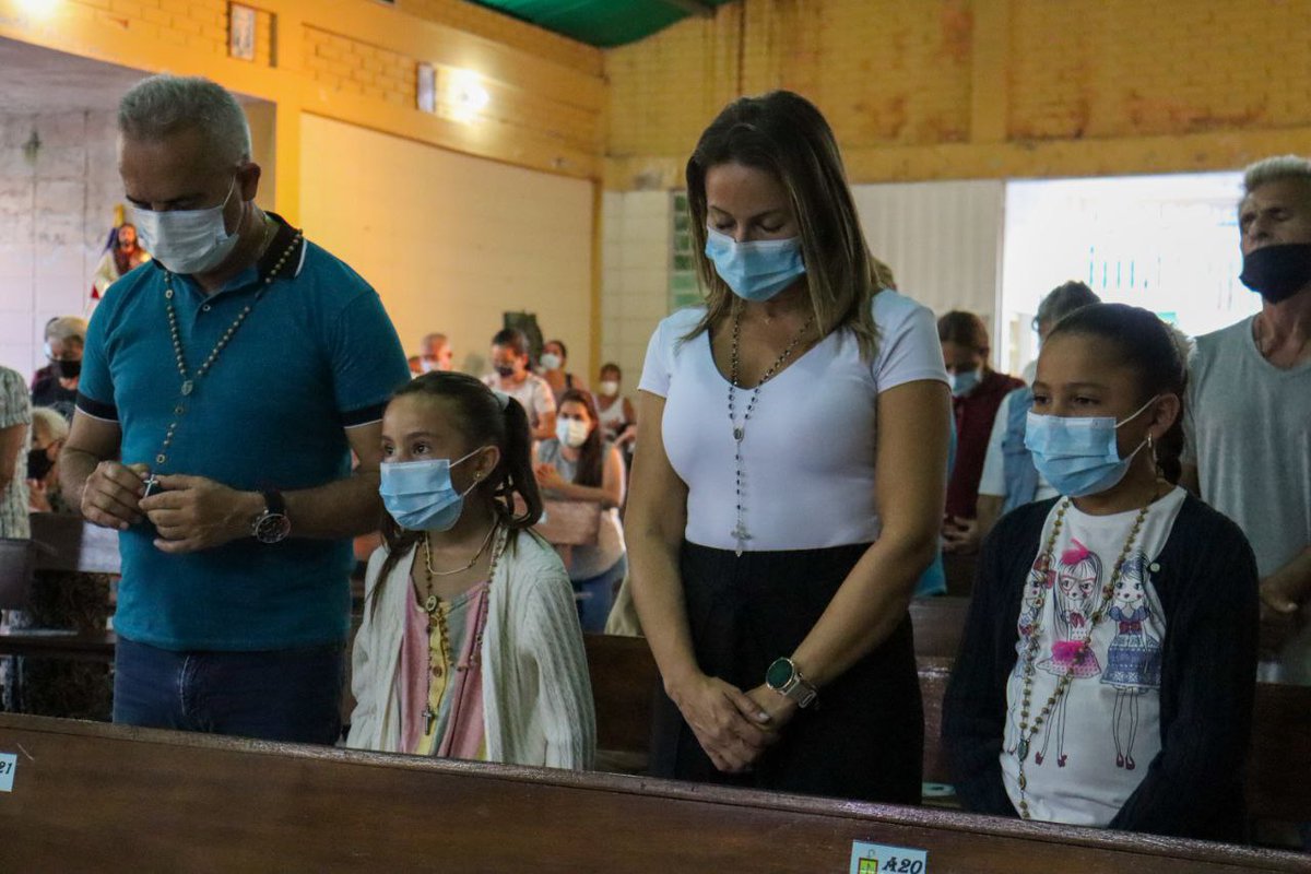 Hoy en compañía de mi esposa y mis dos hijas pequeñas asistí a Misa con motivo del 1er Domingo de Adviento, en la parroquia Sagrado Corazón de Jesús, en el barrio La Alianza, en #SanCristóbal, para dar inicio a una de las épocas más hermosa del año donde nace el Niño Jesús.