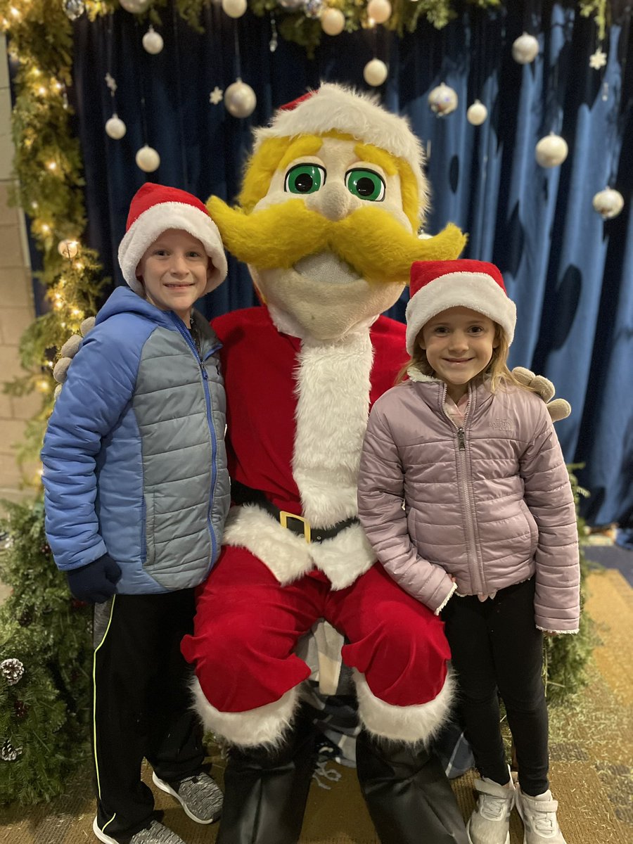 LukeGSpielman's tweet photo. Christmas with Santa Bernie!
@Bernie_Brewer https://t.co/CoF3z99kjT