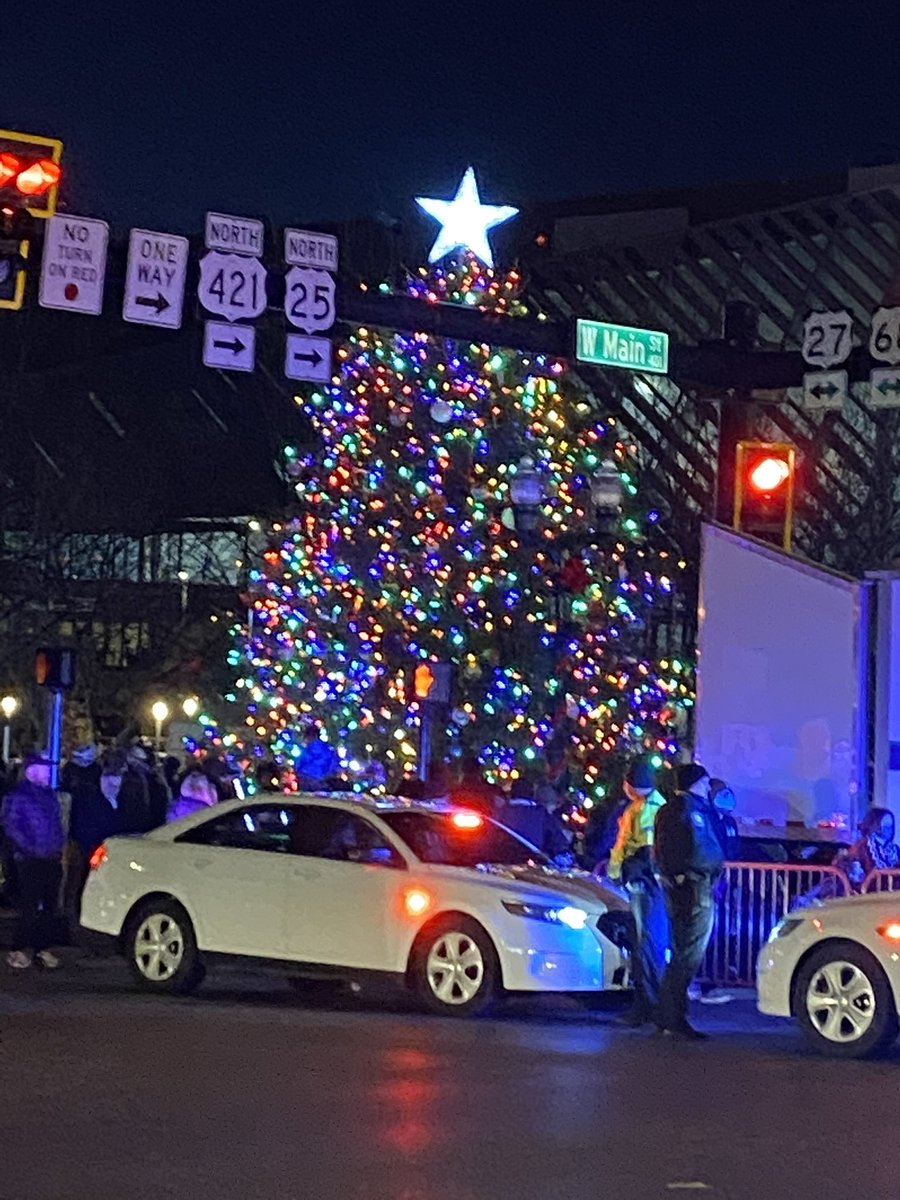 yahrforjudge's tweet photo. Cold but wonderful evening in Triangle Park for Lexington Holiday Lighting Festival.  🕎🎄

#HappyHanukkah
#MerryChristmas
#YahrforJudge https://t.co/5ELyhtZCdw
