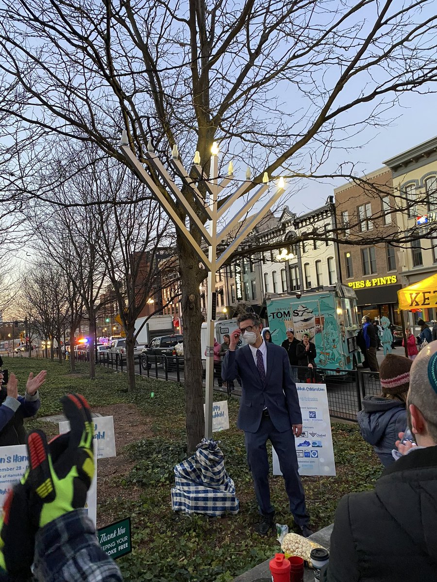 yahrforjudge's tweet photo. Cold but wonderful evening in Triangle Park for Lexington Holiday Lighting Festival.  🕎🎄

#HappyHanukkah
#MerryChristmas
#YahrforJudge https://t.co/5ELyhtZCdw