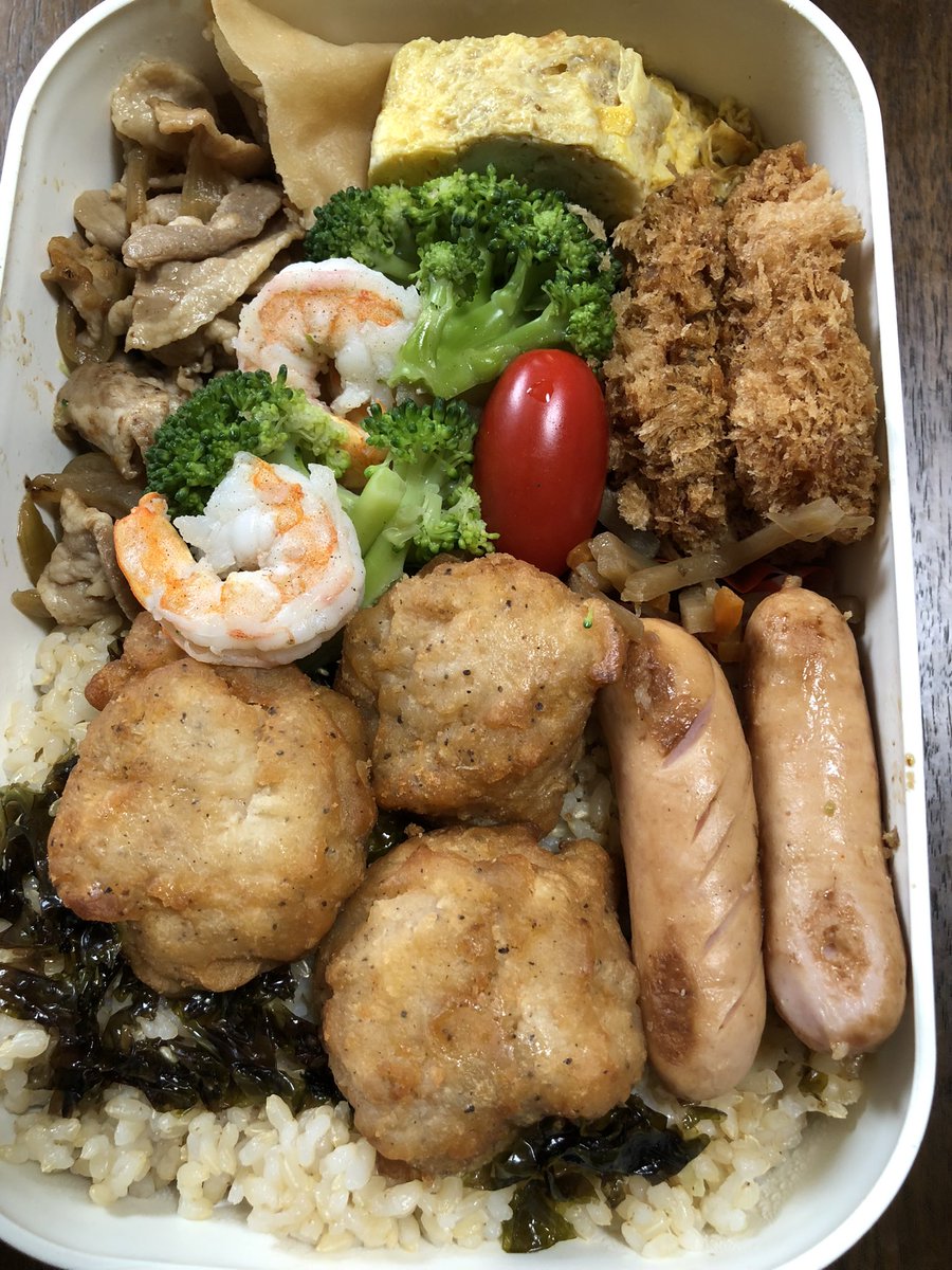 RozzetaKyc's tweet photo. 今日は気張ってお弁当🍱を作りました✨✨

肉多目のおかず😅に、ご飯🍚は玄米で、ちょっとボリュームあり過ぎたかな😂 https://t.co/uMJMElQoK2