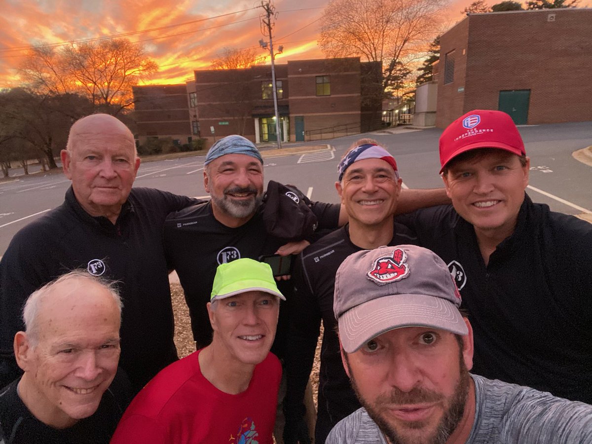 EdwinPeacockIII's tweet photo. T-claps Chocolate Box!
#SunsetWorkout 🌇 @F3Metro @F3ManCave https://t.co/S1ORoK3laJ