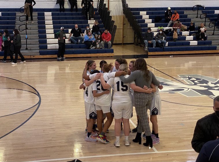 xcatherinefit's tweet image. Proud to say @nicolemelious10 not only hit her 1k today at home, but also became the new record holder for most points scored in a single game. Going nowhere else but up. 🙌🏼🏀 #57points #Family @dmelious @FordBjordan24