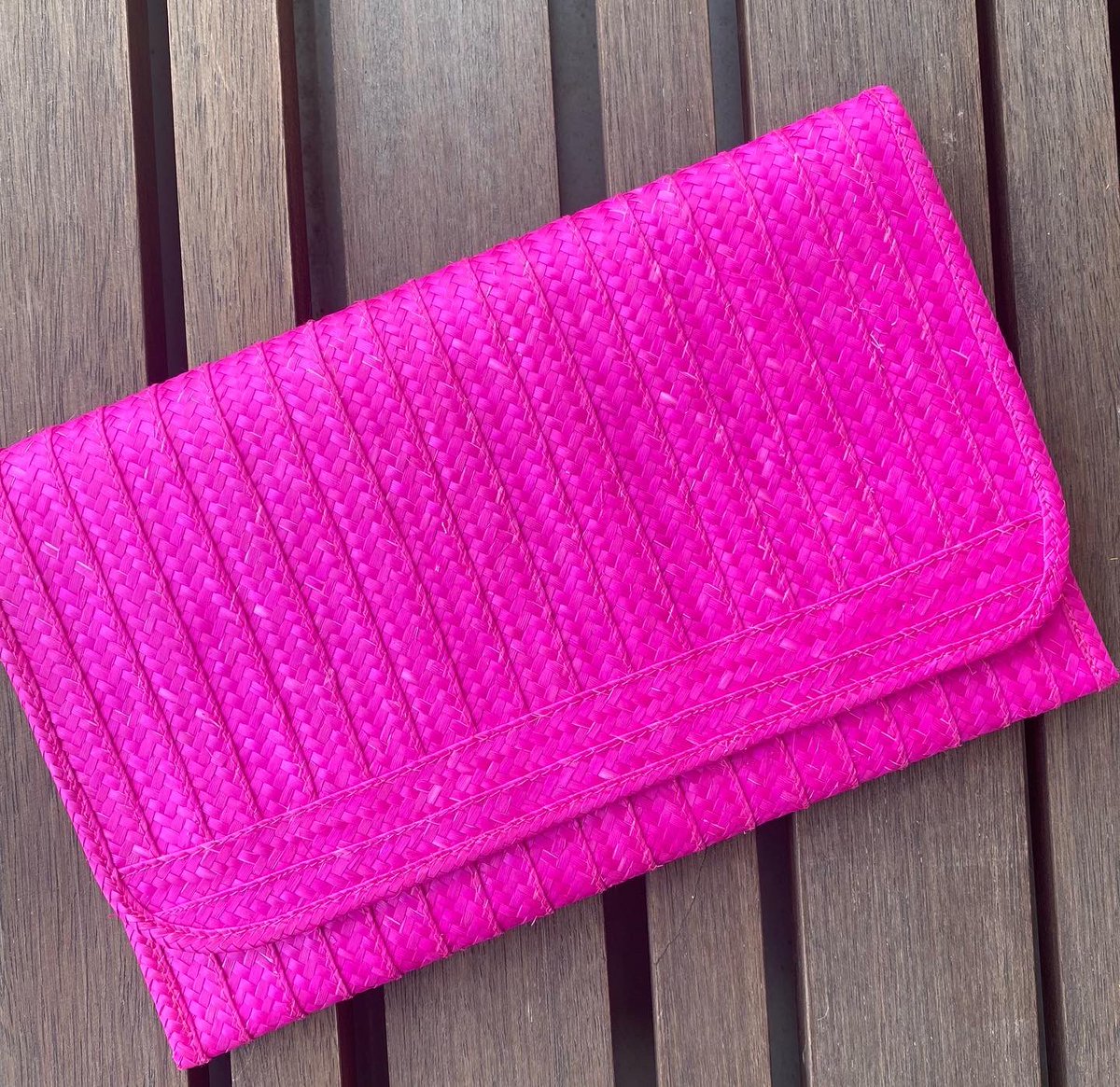 shopmanomagna's tweet photo. Buy #SmallBusiness 20% off with code: GIVETHANKS  
#CyberMonday #ad #SmallBusiness 

Everything handmade by artisans from around the world! 
https://t.co/eiEkbYLfdw https://t.co/mDAcXHixPn