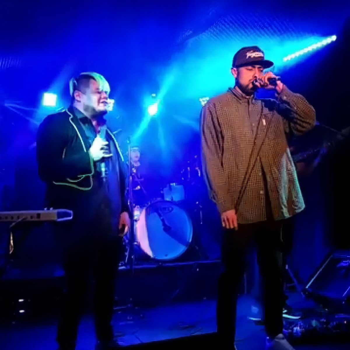 losviel's tweet photo. El Sábado 27 de Nov @chrislosviel y @macielandres cantando en el show @RoyFudos #NovaEraPrime en el Concierto #BACKTOLIVE de @moltbemx y @mattakuria @MultiForo246

#ChristianCastillo #AndresMaciel #LosViel #RoyFudos #Moltbe #Mattakuria #Multiforo246 #Magia #EstrellasyFantasia https://t.co/Fwy0lgynA4