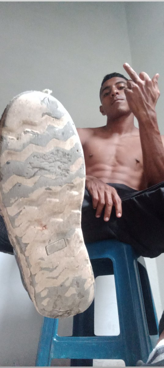 Masterjhon07's tweet photo. Come adore me while I spit you and you smell my stinky feet. https://t.co/6xUigUyuqn