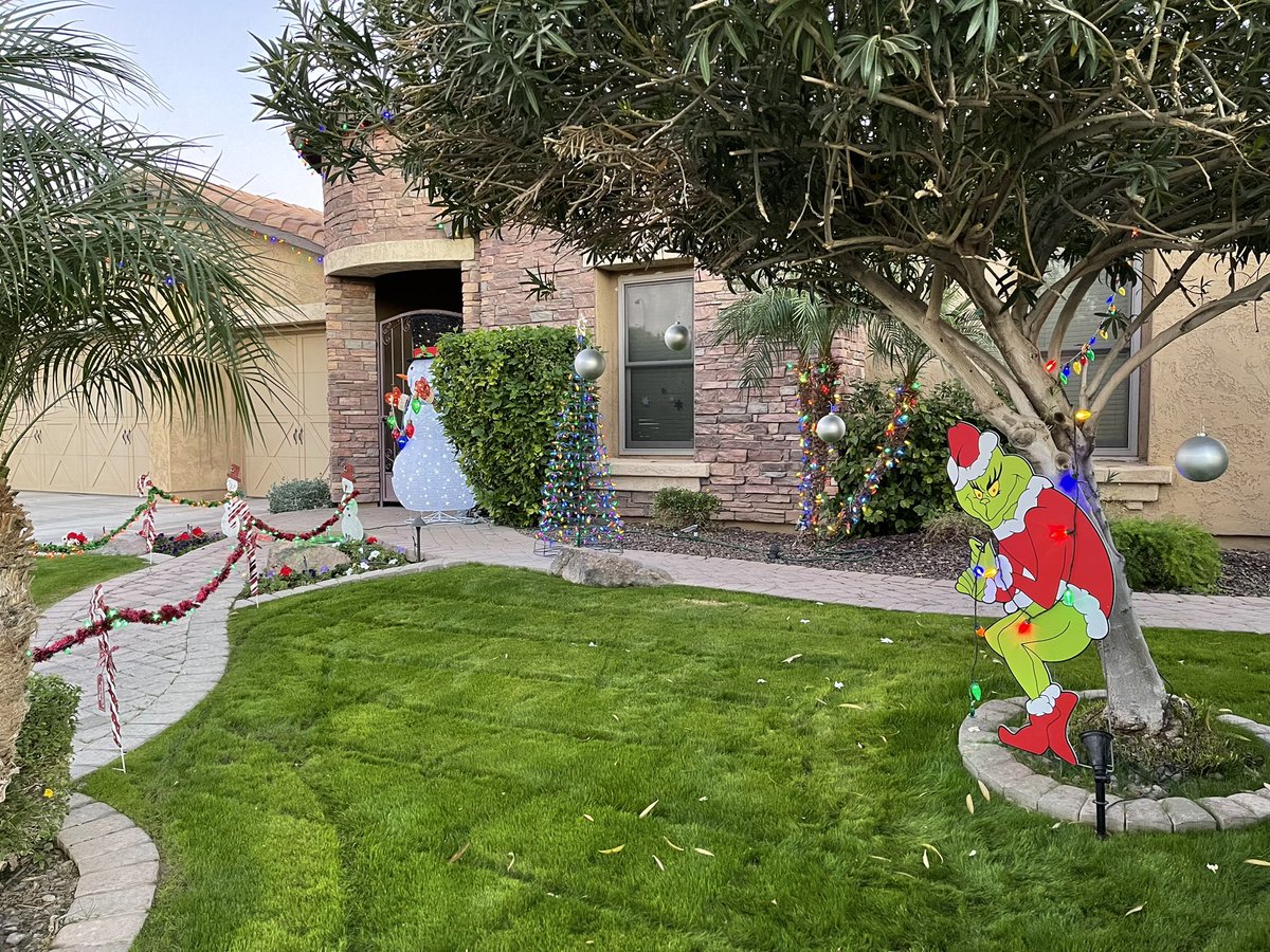 Books_Life_Etc's tweet photo. If your husband's not using the blower to clean the cul de sac after your millionth Christmas Light placement fight, are you even married?!? https://t.co/NbuMqZ7KRB