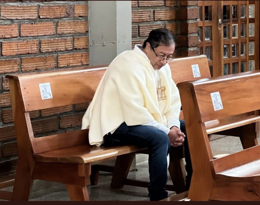 La crítica a Gustavo Petro por orar en iglesia de Jericó, Antioquia