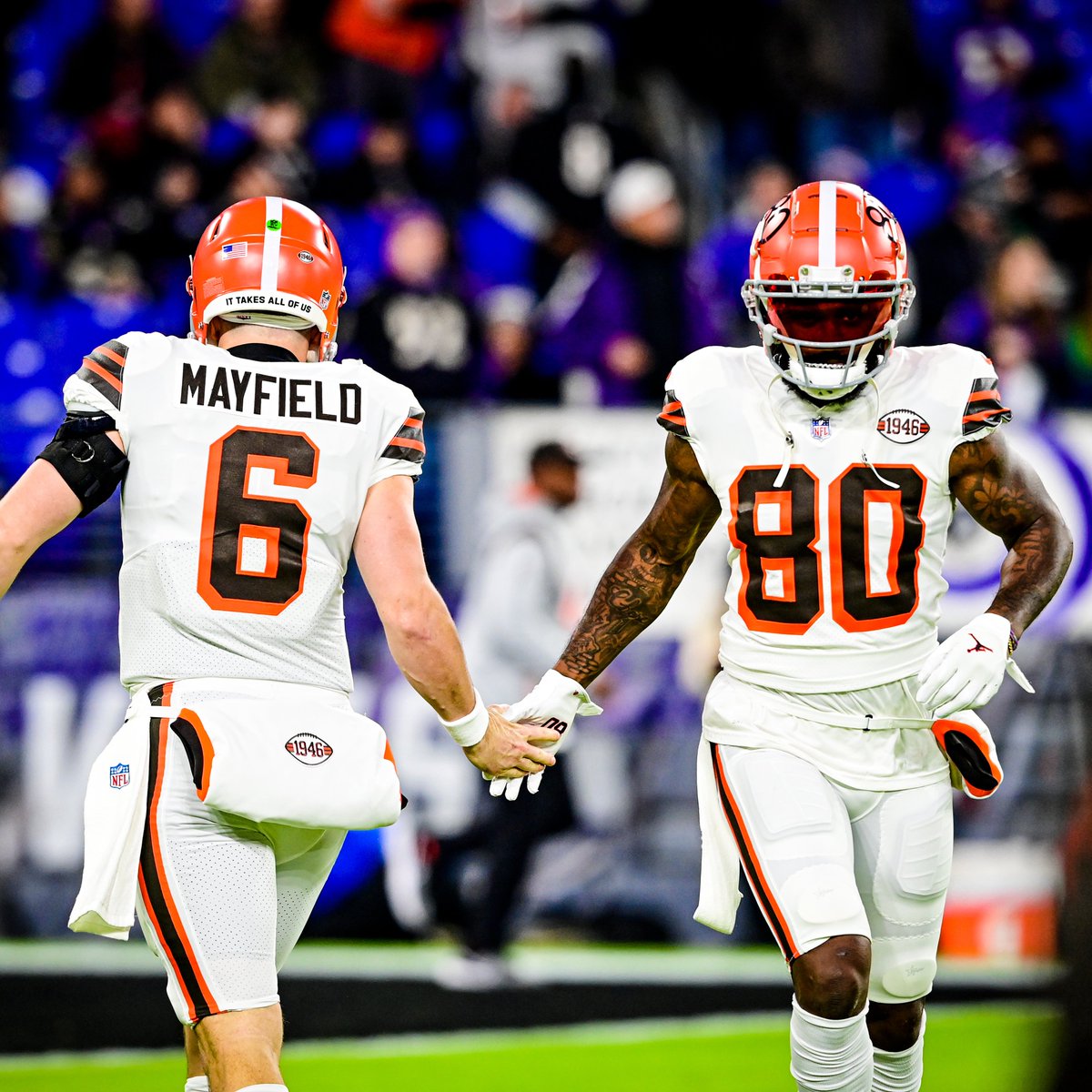 Browns's tweet photo. .@bakermayfield 🤝 @God_Son80
 
#CLEvsBAL | #Browns https://t.co/Fe4JBuSZEl