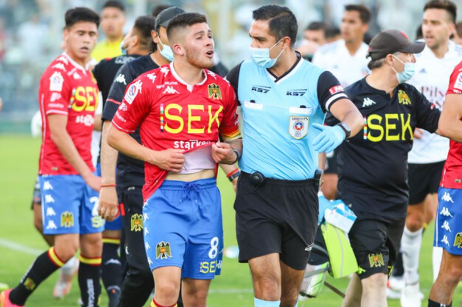 adnradiochile's tweet photo. Víctor Méndez, incrédulo por su expulsión ante Colo Colo: “Lo único que hice fue festejar el triunfo” https://t.co/VzeisoAGWt #ADNRectaFinal https://t.co/3IJe0VVrIk
