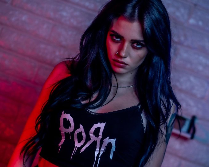 Retweet if you like the top 😏 https://t.co/WKODxuuBZQ